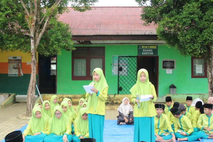 Sambut Ramadhan, Siswa Kelas IX F MTsN 2 Bungo Berikan Tausiyah Menyentuh di Lapangan Madrasah