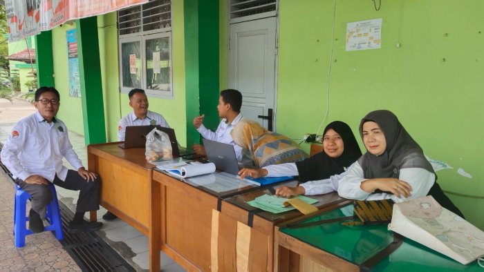 Sinergi Guru Jaga Disiplin: Piket Guru Perkuat Ketertiban dan Mutu Pembelajaran Sinergi Guru Jaga Disiplin: Piket Guru Perkuat Ketertiban dan Mutu Pembelajaran