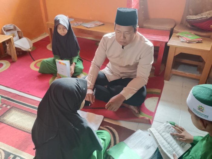 Semangat Menghafal Juz 30 :  Siswa MI Negeri 1 Tanjung Jabung Barat Rutin Setorkan Surah Pendek