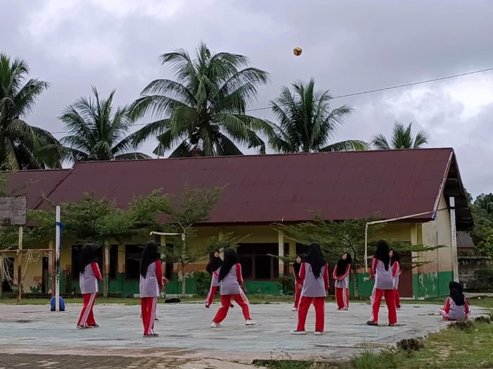 Duel Kelas Akhir, Kelas IX B Juarai Voli Putri Class Meeting MTsN 1 Bungo Lawan Kelas IX A Duel Kelas Akhir, Kelas IX B Juarai Voli Putri Class Meeting MTsN 1 Bungo Lawan Kelas IX A