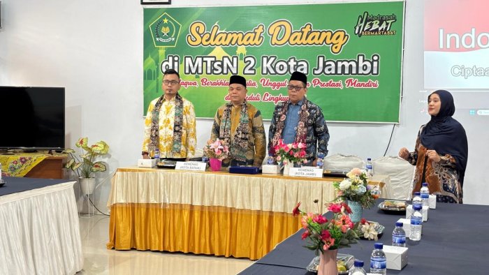 Kabag TU Kemenag Kota Jambi Sambut Rombongan Batam dan Ajak Berbagi Praktik Baik Kabag TU Kemenag Kota Jambi Sambut Rombongan Batam dan Ajak Berbagi Praktik Baik