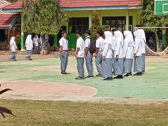 Semangat Tak Kenal Lelah! Siswa Kelas X B MAN 2 Bungo Giat Latihan Baris-Berbaris Jelang Lomba PENSI Semangat Tak Kenal Lelah! Siswa Kelas X B MAN 2 Bungo Giat Latihan Baris-Berbaris Jelang Lomba PENSI