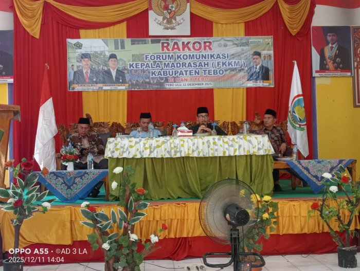 Kepala MTsN 5 Tebo Hadiri Kegiatan FKKM se-Kabupaten Tebo di MAN 1 Tebo Kepala MTsN 5 Tebo Hadiri Kegiatan FKKM se-Kabupaten Tebo di MAN 1 Tebo
