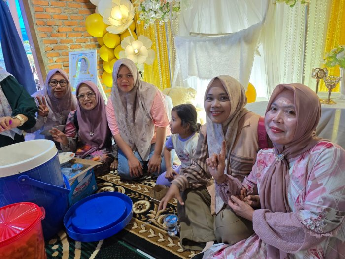 Tradisi Memenuhi Undangan Tasyakuran, Wujud Solidaritas dan Silaturahmi Keluarga Besar MTsN 1 Bungo Tradisi Memenuhi Undangan Tasyakuran, Wujud Solidaritas dan Silaturahmi Keluarga Besar MTsN 1 Bungo