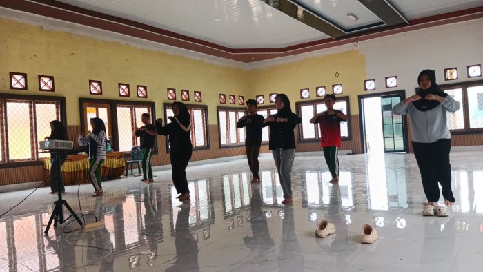 MAN 1 Bungo Siapkan Tim Senam Terbaik, Matangkan Persiapan Lomba Senam MAN 1 Bungo Siapkan Tim Senam Terbaik, Matangkan Persiapan Lomba Senam