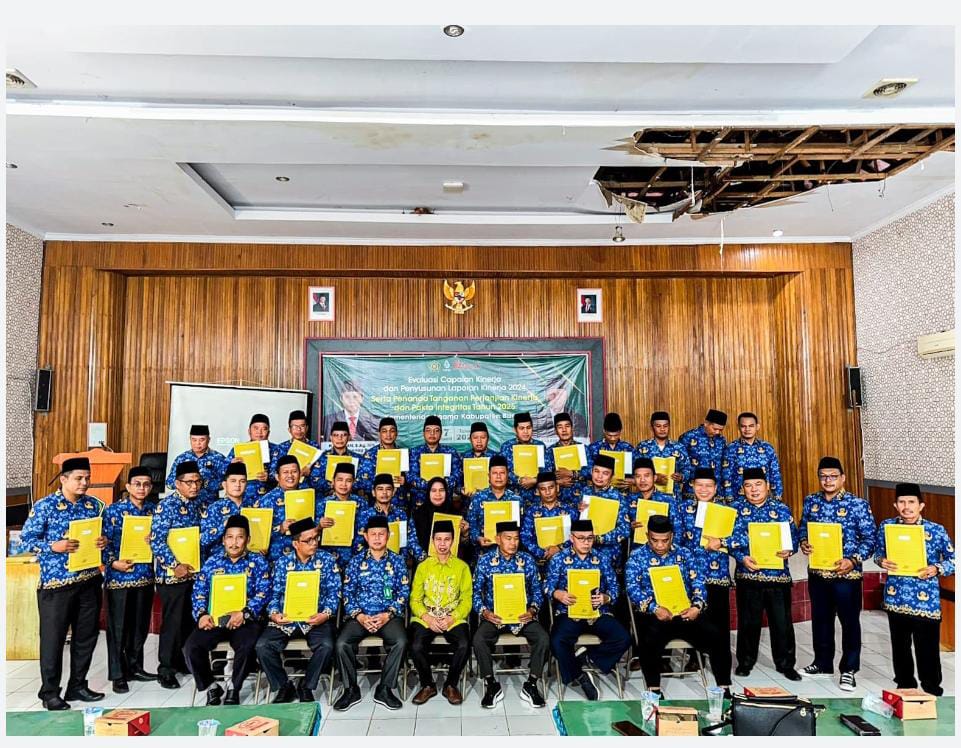 Kepala MAN 2 Bungo Hadiri Penandatanganan Perjanjian Kinerja dan Pakta Integritas Tahun 2025 di Kantor Kemenag Kabupaten Bungo Kepala MAN 2 Bungo Hadiri Penandatanganan Perjanjian Kinerja dan Pakta Integritas Tahun 2025 di Kantor Kemenag Kabupaten Bungo
