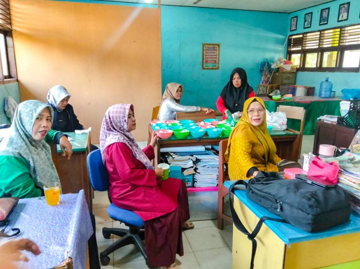 Kebersamaan Terjalin, Ibu-Ibu MTsN 1 Bungo Gelar Sarapan Pagi Bersama