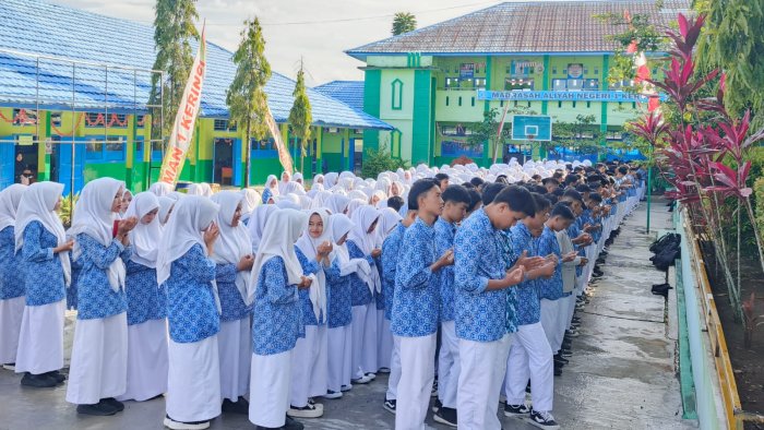 Siswa MAN 1 Kerinci Sampaikan Kultum Jelang PBM dengan Tema Menarik Siswa MAN 1 Kerinci Sampaikan Kultum Jelang PBM dengan Tema Menarik