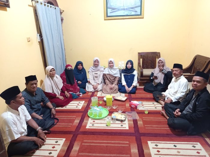Kebersamaan Penuh Keikhlasan, Tim Safari Ramadhan MAN 2 Bungo Berbuka Bersama di Rumah Ibu Latifah, S.Ag Kebersamaan Penuh Keikhlasan, Tim Safari Ramadhan MAN 2 Bungo Berbuka Bersama di Rumah Ibu Latifah, S.Ag