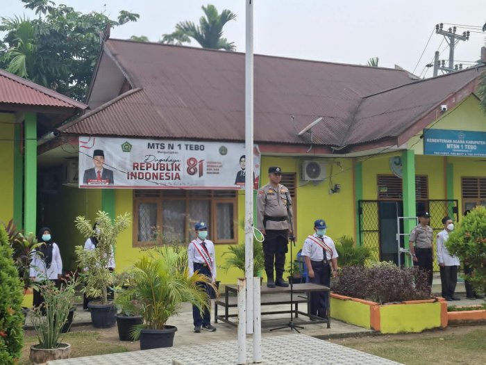 Polres Tebo Edukasi Tertib Lalu Lintas di MTsN 1 Tebo Polres Tebo Edukasi Tertib Lalu Lintas di MTsN 1 Tebo