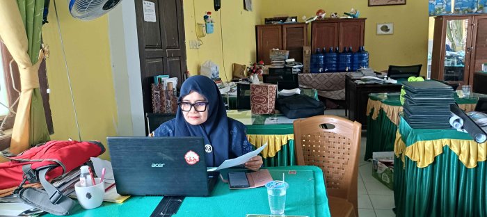 Wali Kelas MTsN 2 Bungo Kejar Target, Pastikan Seluruh Nilai Mata Pelajaran Masuk ke Aplikasi RDM Wali Kelas MTsN 2 Bungo Kejar Target, Pastikan Seluruh Nilai Mata Pelajaran Masuk ke Aplikasi RDM