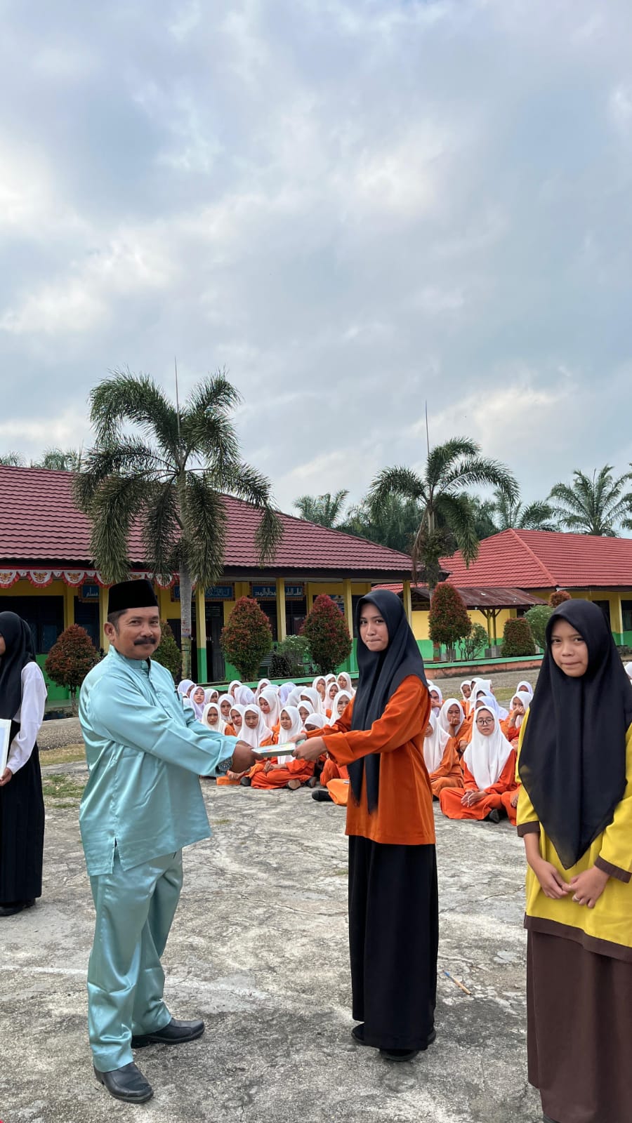 LOMBA PEMBUATAN VIEO PENDEK : SISWA MATSAMA MAN 2 TEBO KREATIF LOMBA PEMBUATAN VIEO PENDEK : SISWA MATSAMA MAN 2 TEBO KREATIF