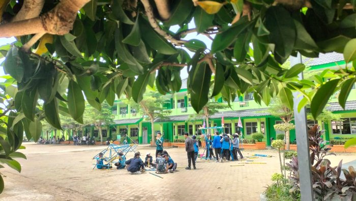 Latihan Pioneering, Pramuka MAN 2 Kota Jambi Tanamkan Semangat Kreativitas dan Persatuan Pemuda Latihan Pioneering, Pramuka MAN 2 Kota Jambi Tanamkan Semangat Kreativitas dan Persatuan Pemuda
