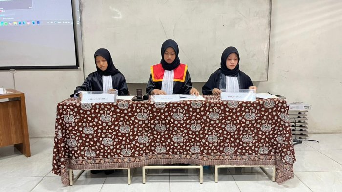 Simulasi Sidang XII IIK 1: Tegang, Realistis, dan Penuh Edukasi Simulasi Sidang XII IIK 1: Tegang, Realistis, dan Penuh Edukasi