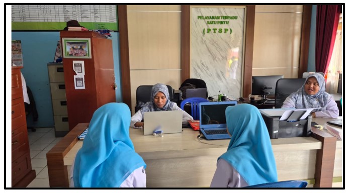 Wujudkan Pelayanan Prima, PTSP MTsN 1 Tebo Berikan Layanan Sigap dan Ramah bagi Siswa