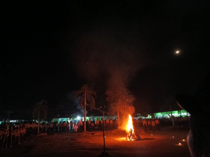 Api Unggun Pertama Warnai Persami di MTsN 2 Bungo