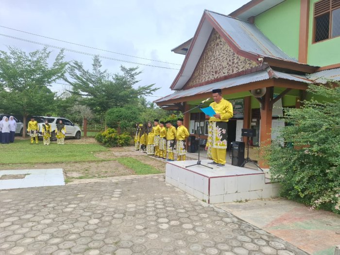 Sampaikan Pesan Perubahan: MTsN 1 Bungo Gaungkan Amanat Menag RI pada Upacara HGN 2025 Sampaikan Pesan Perubahan: MTsN 1 Bungo Gaungkan Amanat Menag RI pada Upacara HGN 2025