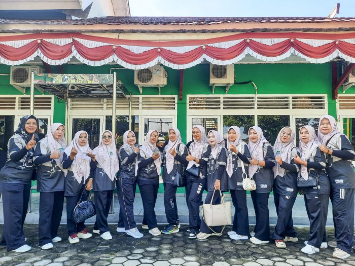 Semarak HAB ke-80 Kemenag RI, MTsN 1 Bungo Tampilkan Kekompakan Srikandi Madrasah Semarak HAB ke-80 Kemenag RI, MTsN 1 Bungo Tampilkan Kekompakan Srikandi Madrasah