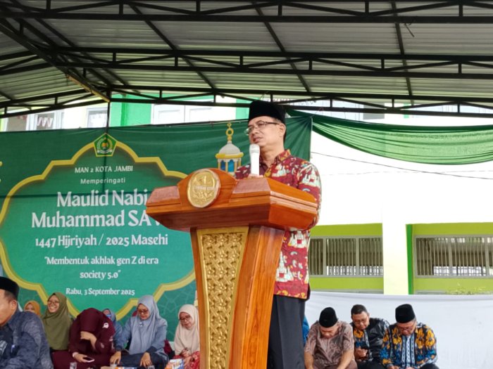 MAN 2 Kota Jambi Gelar Maulid Nabi, Ustadz Sofyan Tekankan Pentingnya Hormat kepada Guru MAN 2 Kota Jambi Gelar Maulid Nabi, Ustadz Sofyan Tekankan Pentingnya Hormat kepada Guru