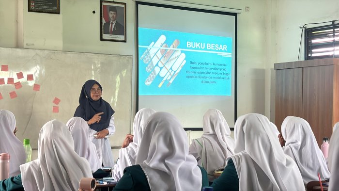 Tingkatkan Mutu Pembelajaran, Kepala MAN 2 Kota Jambi Lakukan Supervisi kepada Guru Ekonomi Tingkatkan Mutu Pembelajaran, Kepala MAN 2 Kota Jambi Lakukan Supervisi kepada Guru Ekonomi
