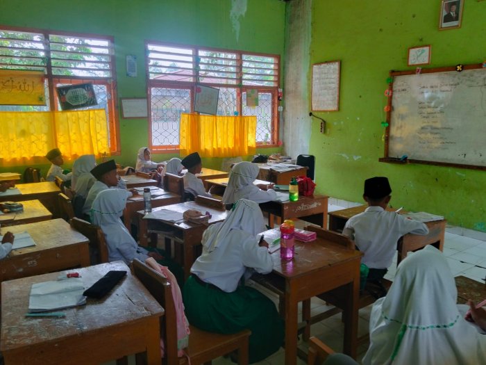 Cintai Tanah Air, Kelas 3B MIN 3 Tebo Pelajari Lagu Kebangsaan Satu Nusa Satu Bangsa