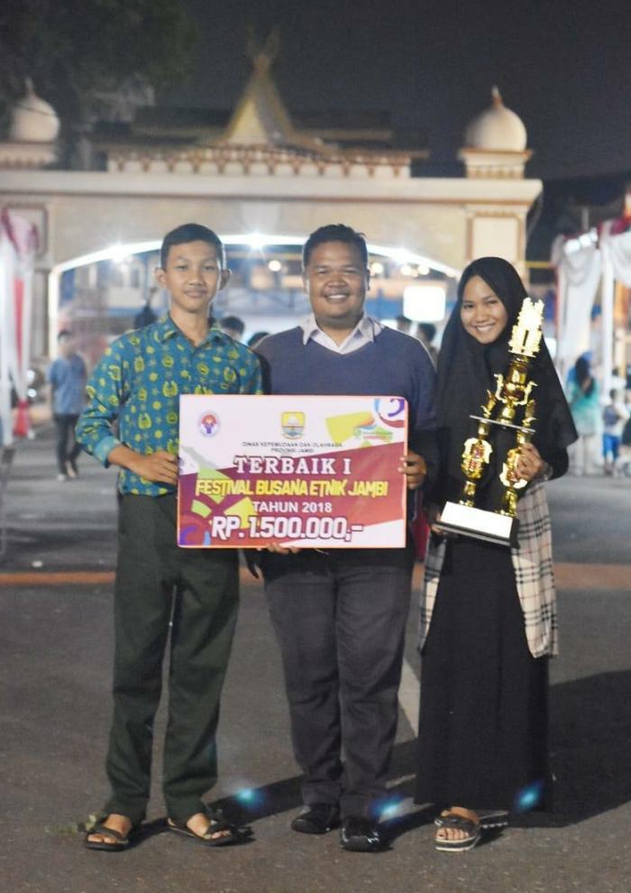 MAN 2 Kota Jambi Juara Terbaik I Festival Busana Etnik se-Provinsi Jambi MAN 2 Kota Jambi Juara Terbaik I Festival Busana Etnik se-Provinsi Jambi