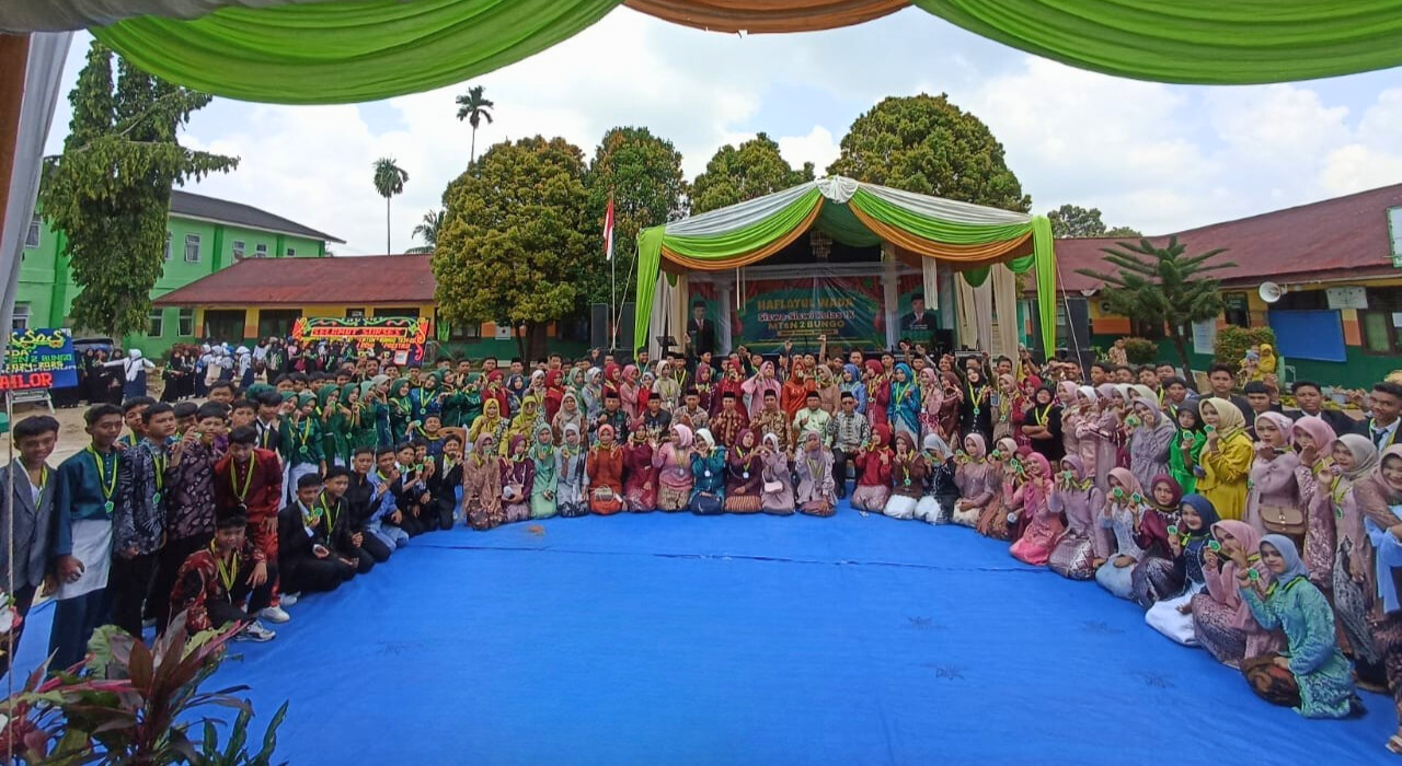 MTsN 2 BUNGO GELAR ACARA PERPISAHAN DAN PELEPASAN SISWA KELAS IX MTsN 2 BUNGO GELAR ACARA PERPISAHAN DAN PELEPASAN SISWA KELAS IX