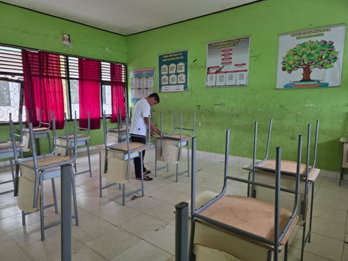 Sentuhan Akhir Jelang Hari H, Panitia MTsN 1 Bungo Tuntaskan Penempelan Nomor Ujian Madrasah 2026