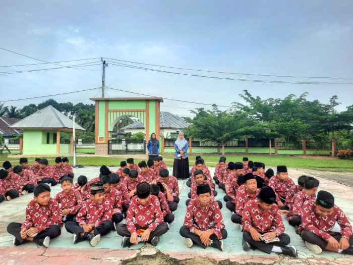 Membentuk Generasi Qurani, MTsN 1 Bungo Rutin Melaksanakan Pembiasaan Mengaji Pagi Membentuk Generasi Qurani, MTsN 1 Bungo Rutin Melaksanakan Pembiasaan Mengaji Pagi