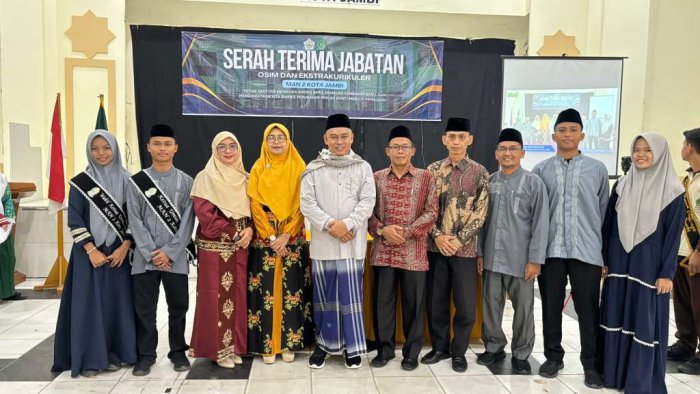 Danis & Cahaya: Cahaya Baru Ekskul Keagamaan Danis & Cahaya: Cahaya Baru Ekskul Keagamaan
