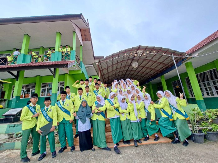 Upacara Bendera: Persiapkan Diri untuk Menjaga Kebersihan, Mengikuti Perlombaan, dan Persiapan TKA Kelas IX