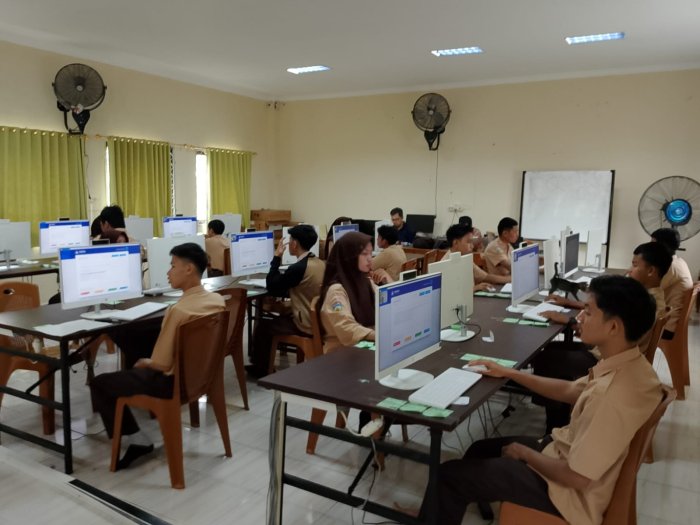 Hari Kedua Gladi Bersih TKA 2025 di MAN 2 Kota Jambi: Siswa Tuntaskan Simulasi Tanpa Kendala