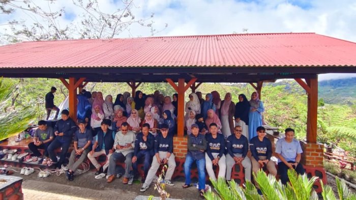Family Gathering MAN 1 Kerinci di Depati Cafe Kerinci Berlangsung Meriah dan Penuh Semangat Family Gathering MAN 1 Kerinci di Depati Cafe Kerinci Berlangsung Meriah dan Penuh Semangat