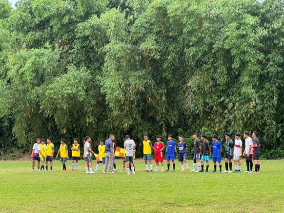 Hari Kedua Classmeeting MAN 1 Kerinci: Cabang Sepak Bola Berlangsung di Lapangan Daka Desa Sebukar Hari Kedua Classmeeting MAN 1 Kerinci: Cabang Sepak Bola Berlangsung di Lapangan Daka Desa Sebukar