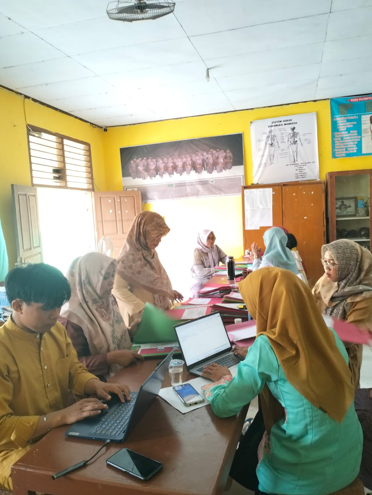 PANITIA PPDBM MAN 2 TEBO VERIFIKASI BERKAS PENDAFTAR CALON PESERTA DIDIK BARU 2025/2026 PANITIA PPDBM MAN 2 TEBO VERIFIKASI BERKAS PENDAFTAR CALON PESERTA DIDIK BARU 2025/2026
