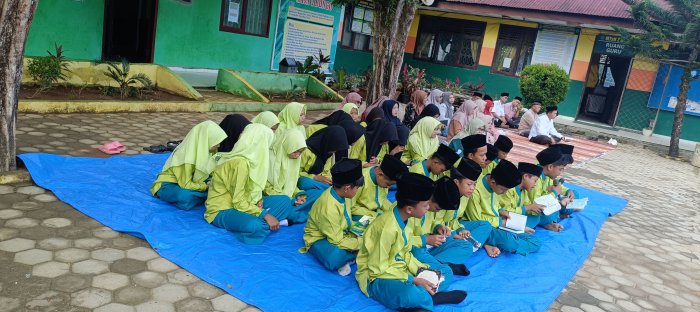 MTsN 2 Bungo Gelar Sholawatan Bersama MTsN 2 Bungo Gelar Sholawatan Bersama