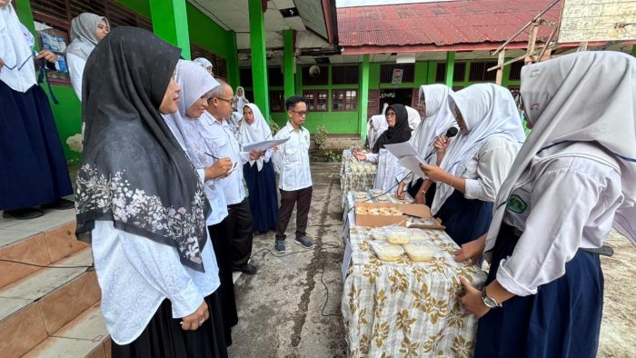 Kompak Kolaborasi Guru IPA, MTK, Seni Budaya, dan Fikih Pandu Murid Pamer Karya Kokurikuler