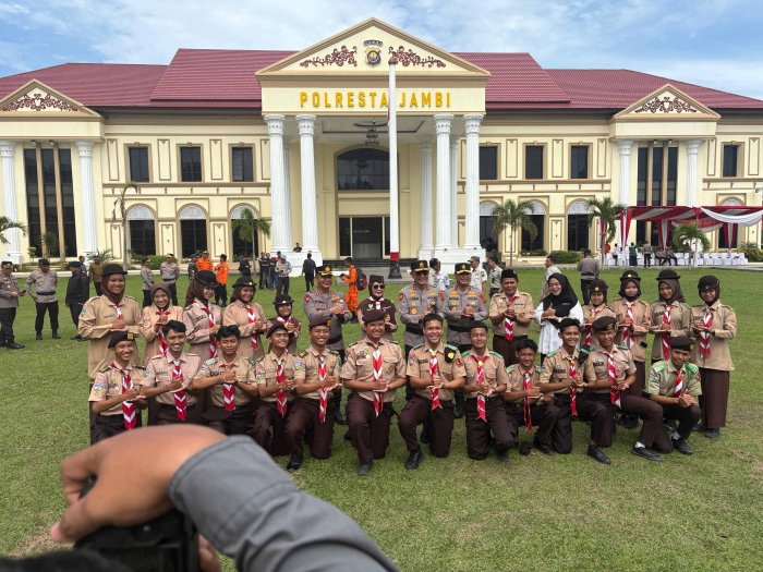Siap Selamatkan Sesama: Pramuka MAN 2 Kota Jambi Ambil Peran dalam Apel Tanggap Darurat Siap Selamatkan Sesama: Pramuka MAN 2 Kota Jambi Ambil Peran dalam Apel Tanggap Darurat