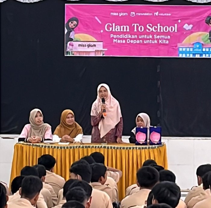 MAN 2 Kota Jambi Asah Kepercayaan Diri Siswa Kelas XI Lewat Workshop Public Speaking