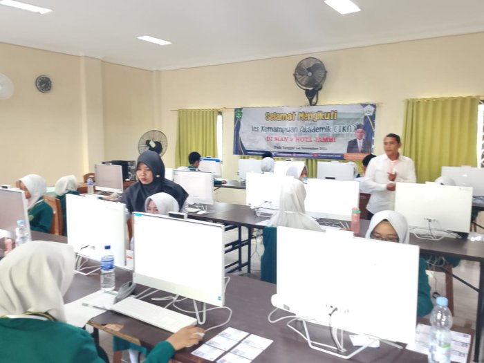 Hari Pertama TKA di MAN 2 Kota Jambi Berlangsung Sukses dan Lancar Hari Pertama TKA di MAN 2 Kota Jambi Berlangsung Sukses dan Lancar
