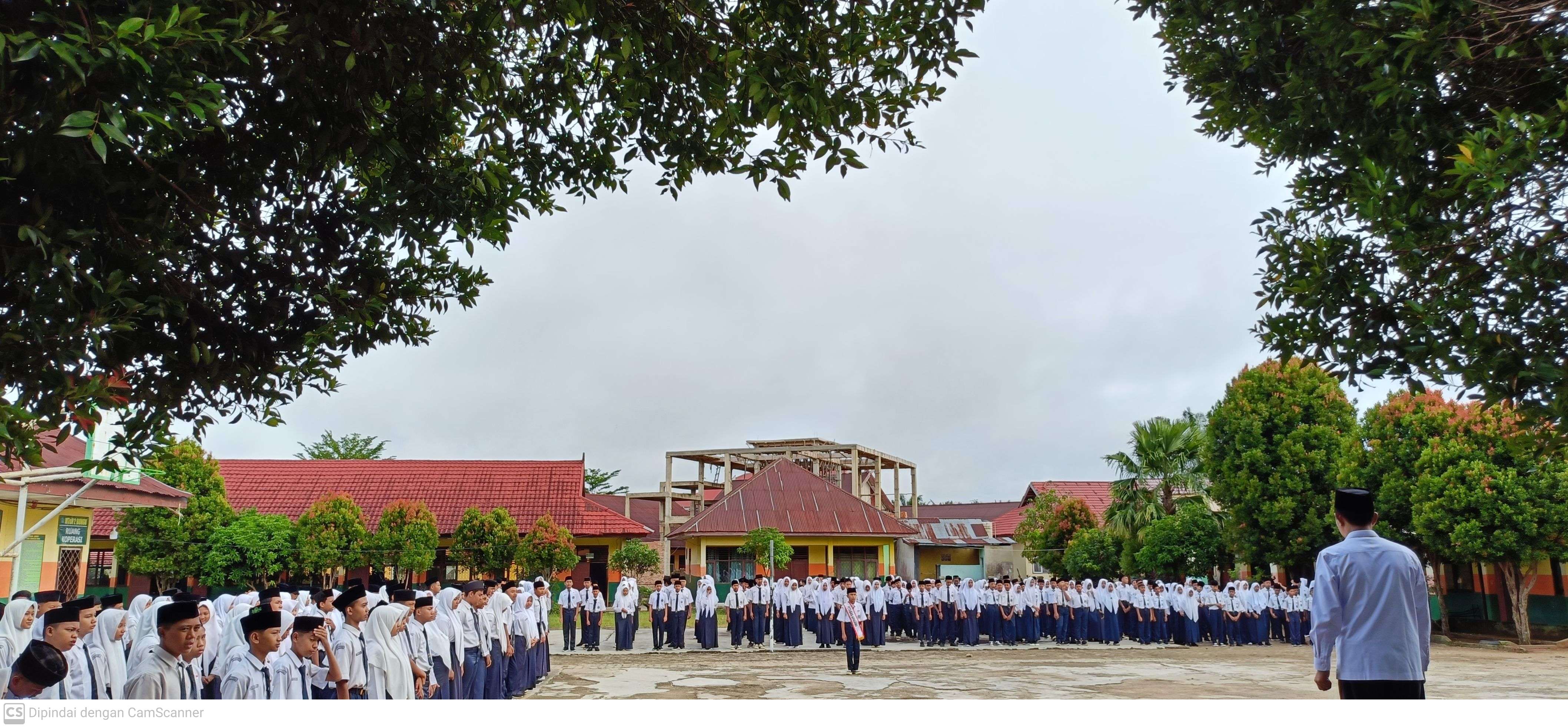 MTsN 2 BUNGO GELAR UPACARA RUTIN SETIAP SENIN MTsN 2 BUNGO GELAR UPACARA RUTIN SETIAP SENIN
