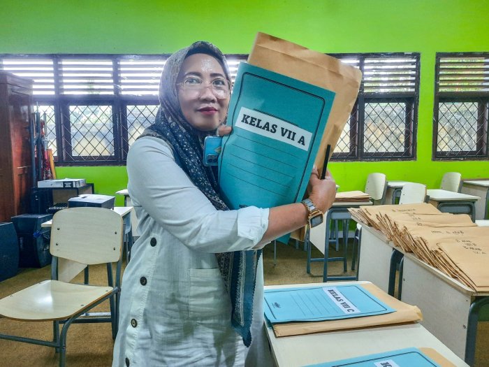 Pengawas Siap Bertugas, Panitia ASAS 2025 MTsN 1 Bungo Siap Layani Pengambilan Logistik Ujian