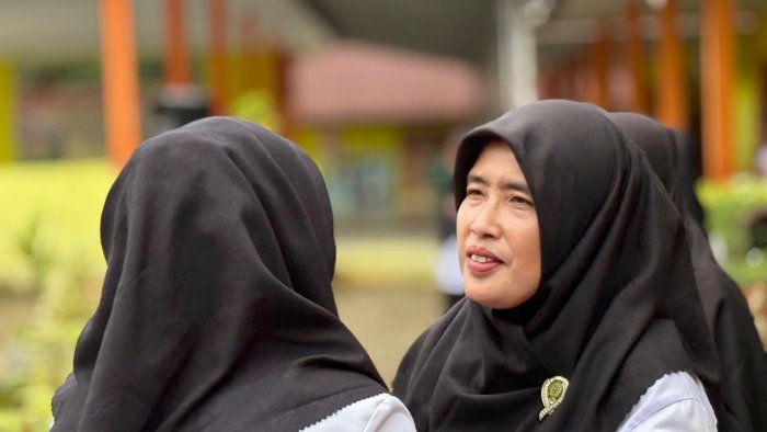 Tradisi Salam-Salaman Pasca Upacara: Cara MTsN 1 Tebo Rawat Kekeluargaan Tradisi Salam-Salaman Pasca Upacara: Cara MTsN 1 Tebo Rawat Kekeluargaan