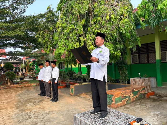 MAN 2 Bungo Kembali Gelar Upacara Bendera Setelah Kabut Asap Mereda MAN 2 Bungo Kembali Gelar Upacara Bendera Setelah Kabut Asap Mereda