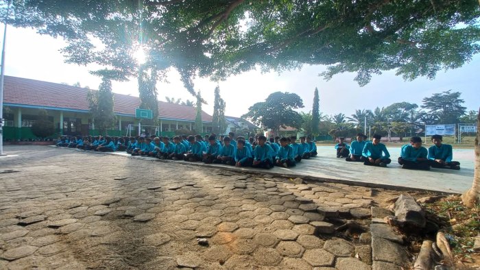 MAN 2 Bungo Gelar Yasinan Rutin Setiap Jumat untuk Tingkatkan Spiritualitas dan Kebersamaan MAN 2 Bungo Gelar Yasinan Rutin Setiap Jumat untuk Tingkatkan Spiritualitas dan Kebersamaan