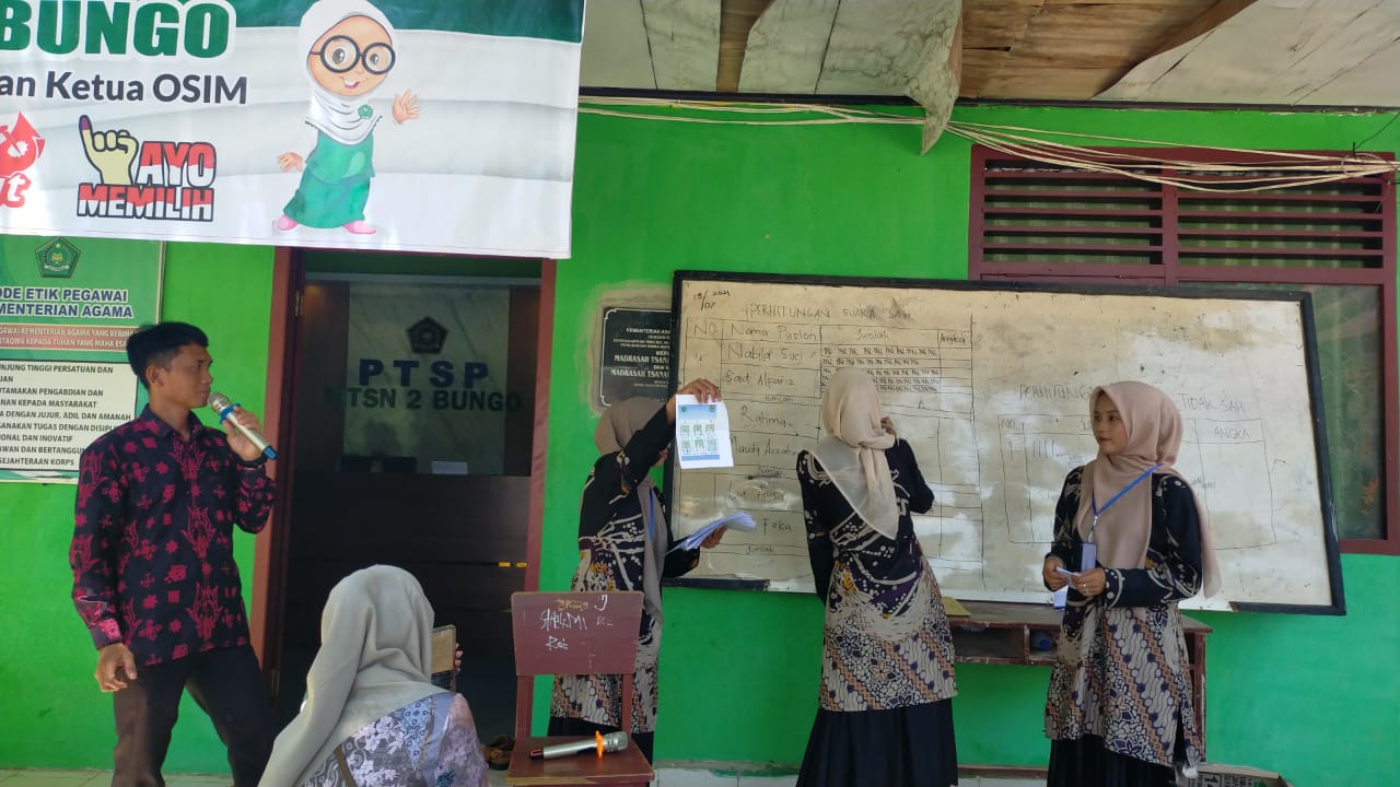 NABILA SUCI DAN SAID ALFARIZ TERPILIH SEBAGAI KETUA DAN WAKIL KETUA OSIM MTsN 2 BUNGO NABILA SUCI DAN SAID ALFARIZ TERPILIH SEBAGAI KETUA DAN WAKIL KETUA OSIM MTsN 2 BUNGO