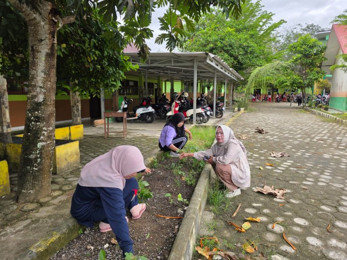 Kompak dan Peduli, Guru MTsN 1 Bungo Tunjukkan Semangat di Goro Akbar Kompak dan Peduli, Guru MTsN 1 Bungo Tunjukkan Semangat di Goro Akbar
