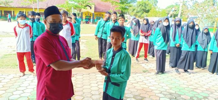 29 Siswa MTsN 1 Bungo Terima Beasiswa PIP