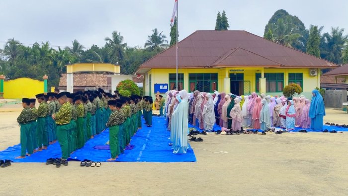 Meski Shalat Dhuha Lebih Dianjurkan Secara Individu, MIN 4 Tebo Laksanakan Secara Berjamaah untuk Pembelajaran