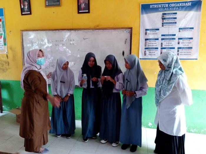 Pembina UKM Distribusikan Tablet Tambah Darah kepada Remaja Putri